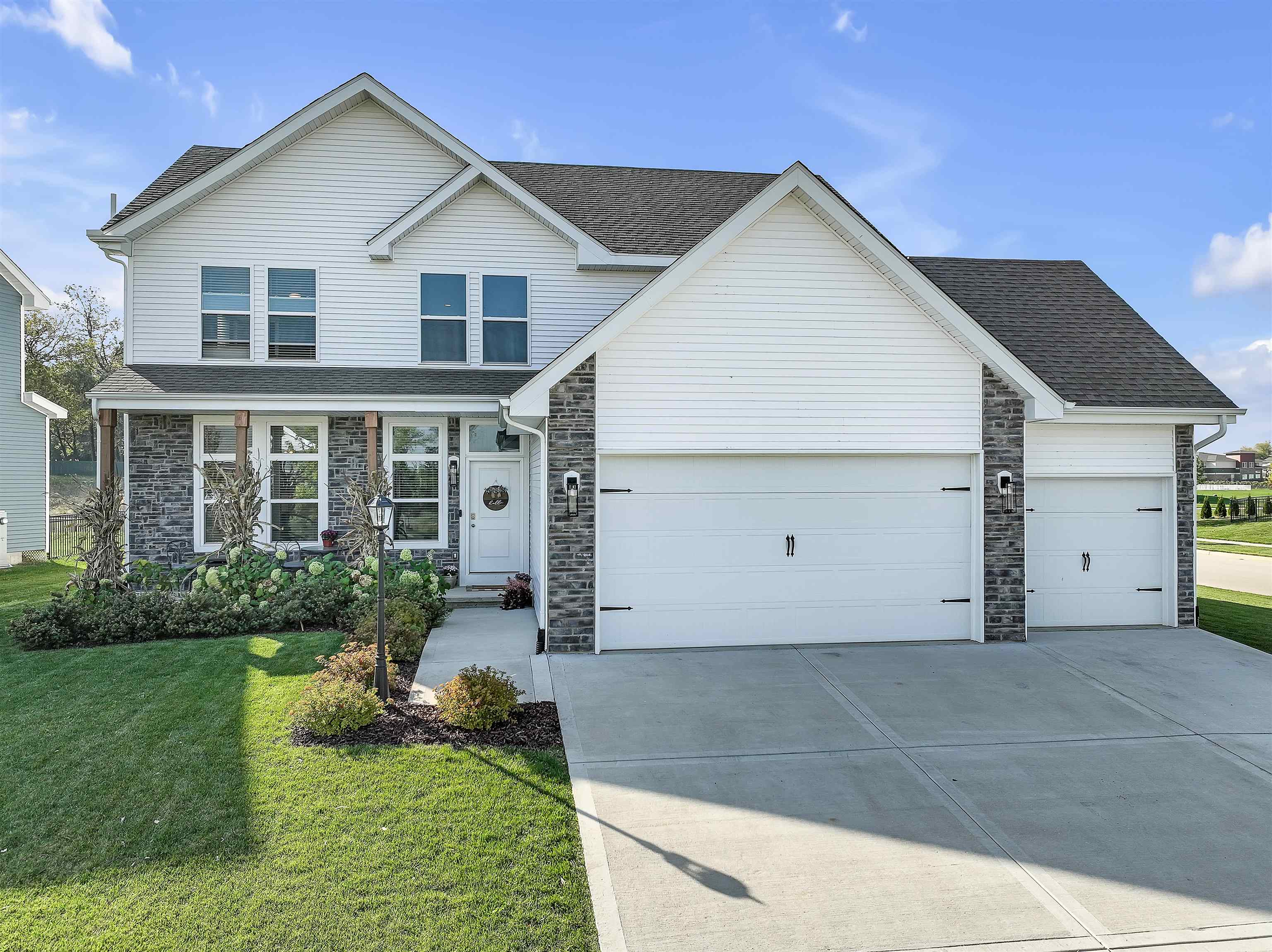 Chardonnay Ct, Cambridge, WI 53523