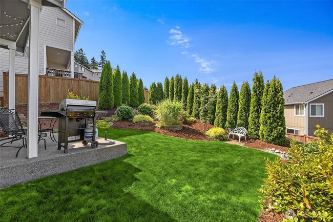 Stunning backyard | Image 27