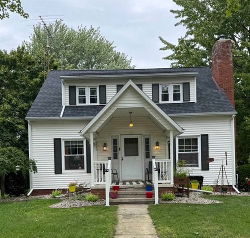 300 Brady St, Chesaning, MI, 48616-1106 | Card Image