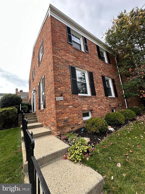 9209 Graceland Pl, FAIRFAX, VA, 22031-1913 | Card Image
