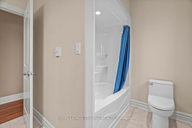 9416 Hickory Dr, House other with 3 bedrooms, 4 bathrooms and 10 parking in Strathroy ON | Image 22