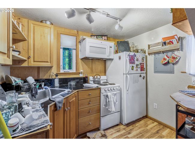 1391 W 5 Th Ave, House other with 3 bedrooms, 1 bathrooms and 1 parking in Eugene OR | Image 32