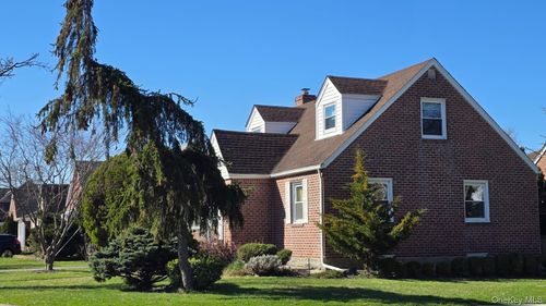 39 Lipton Lane, North Hempstead, NY, 11596 | Card Image