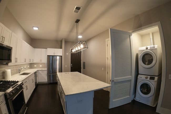 APT-303 - 2050 Clark St, Condo with 2 bedrooms, 2 bathrooms and 1 parking in Chicago IL | Image 8