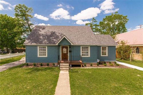 223 Hoppen Pl, Bogalusa, LA, 70427-3827 | Card Image