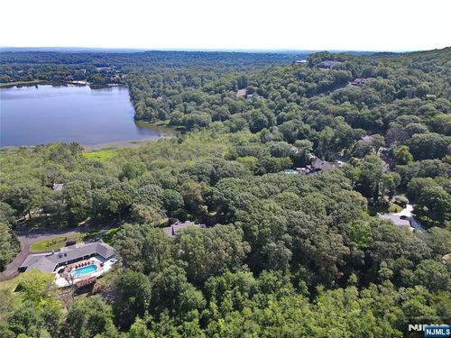 212 Seminole Ln, Franklin Lakes, NJ, 07417-2823 | Card Image