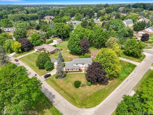 7275 Old Coach Trl, Washington Township, MI, 48094-2158 | Card Image