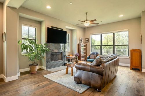 unit-306-8200 Southwest Pkwy, Austin, TX, 78735-8572 | Card Image