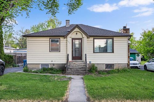 427 35 Ave Nw, Calgary, AB, T2K0C2 | Card Image