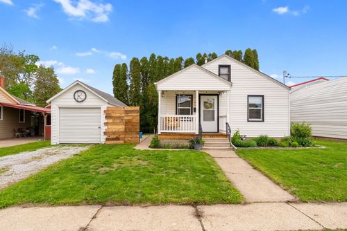 105 S Russell Ave, Geneseo, IL, 61254-2130 | Card Image