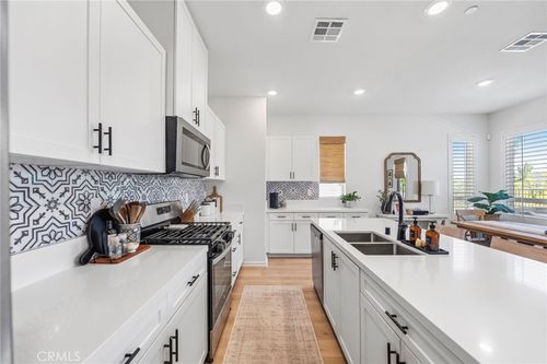 1060 Kendale Way, Vista, CA, 92081-7986 | Card Image