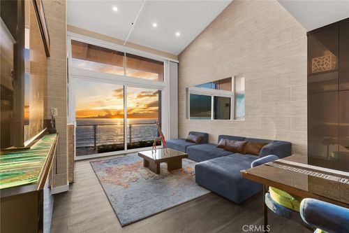 805-615 Esplanade, Redondo Beach, CA, 90277-4141 | Card Image