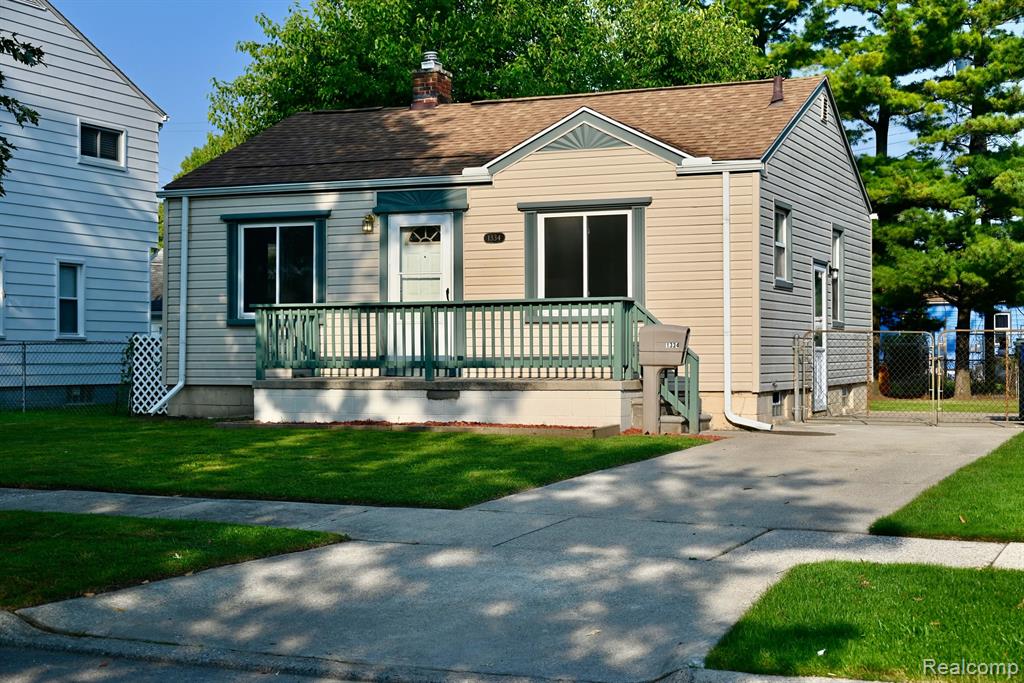 Applewood Ave, Lincoln Park, MI 48146
