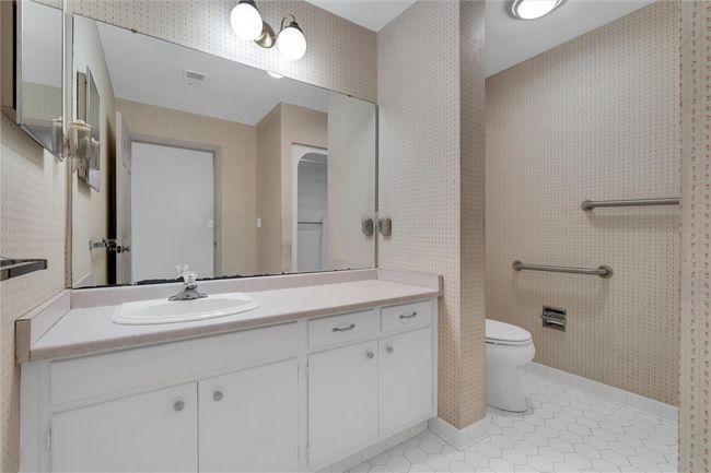 Bathroom 2 | Image 19