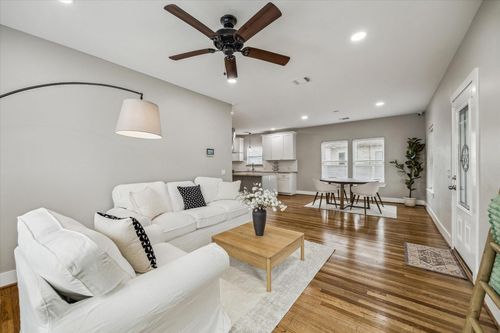 2219 Mckee St, Houston, TX, 77009-8238 | Card Image