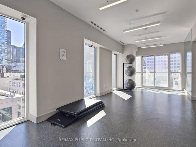 2405 - 99 John St, Condo with 2 bedrooms, 1 bathrooms and null parking in Toronto ON | Image 19