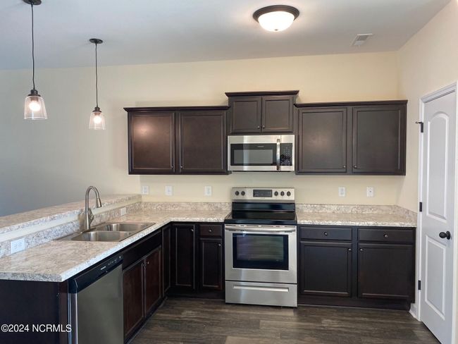 411 Justice Farm Dr, Townhouse with 2 bedrooms, 3 bathrooms and null parking in Sneads Ferry NC | Image 6