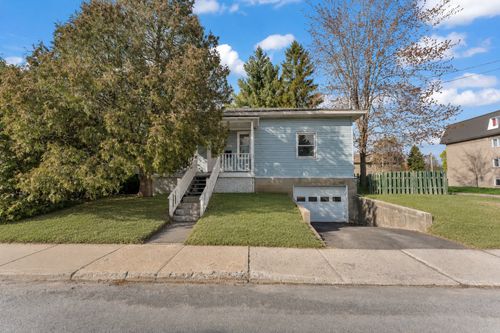 2387 Rue Montarville, House with 4 bedrooms, 2 bathrooms and null parking in Longueuil QC | Card Image