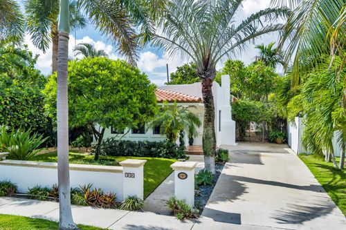 332 Pilgrim Rd, West Palm Beach, FL, 33405-3214 | Card Image