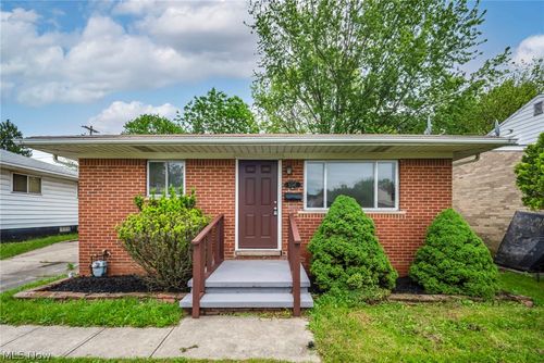 5597 Kenton Avenue, Maple Heights, OH, 44137 | Card Image
