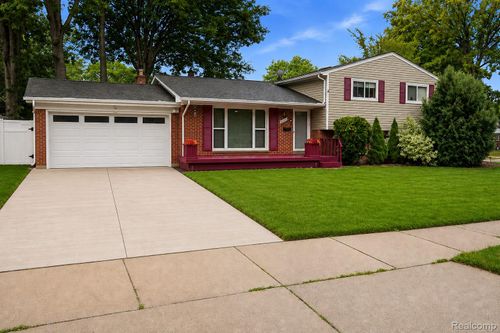 20395 Briarwood Ct, Southfield, MI, 48076-4962 | Card Image