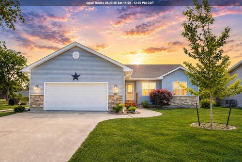 102 12th St, Dallas Center, IA, 50063-2001 | Card Image