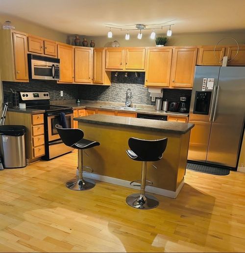 apt-4c-300 Circle Ave, Forest Park, IL, 60130-1670 | Card Image