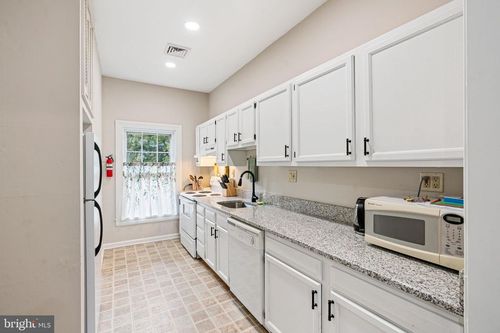 apt-b-49 Chestnut St, HADDONFIELD, NJ, 08033-1888 | Card Image