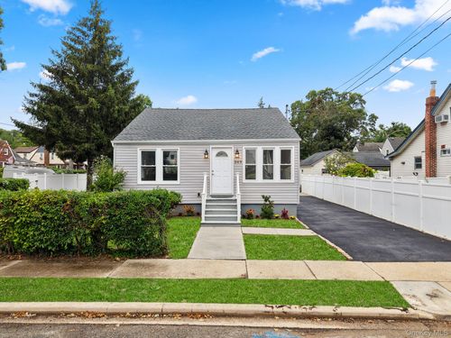 549 Emerson Ave, North Baldwin, NY, 11510-2207 | Card Image