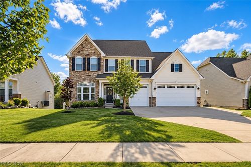 7941 Megan Meadow Dr, Hudson, OH, 44236-4536 | Card Image