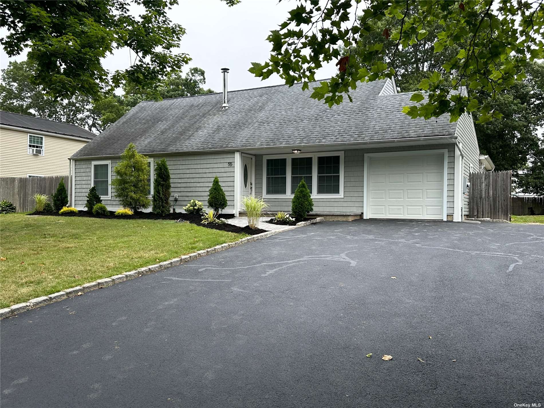Matsunaye Dr, Medford, NY 11763