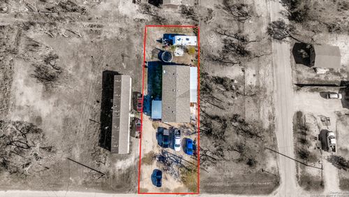 1104 N Panna Maria Ave, Karnes City, TX, 78118-0017 | Card Image