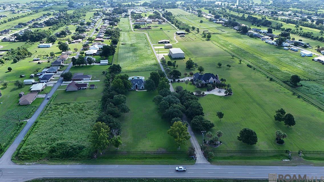Residential in Cut Off 4