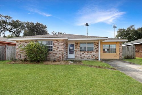 120 Gardenia Ln, Westwego, LA, 70094-2204 | Card Image