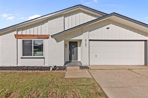 3121 Wayfarer Rd, Bedford, TX, 76021-3832 | Card Image