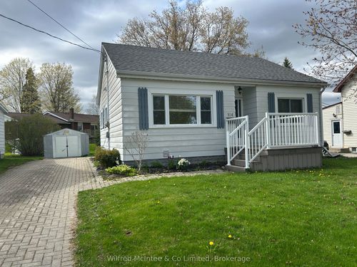104 Mcgivern St W, Walkerton, ON, N0G2V0 | Card Image