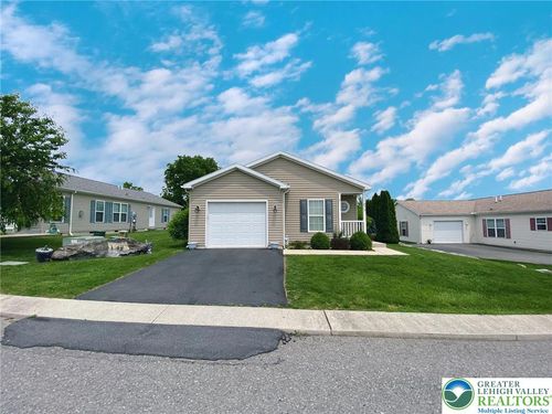 673 Rosecliff Dr, Forks Twp, PA, 18040-7478 | Card Image