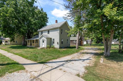 240 W 3rd St, Imlay City, MI, 48444-1032 | Card Image