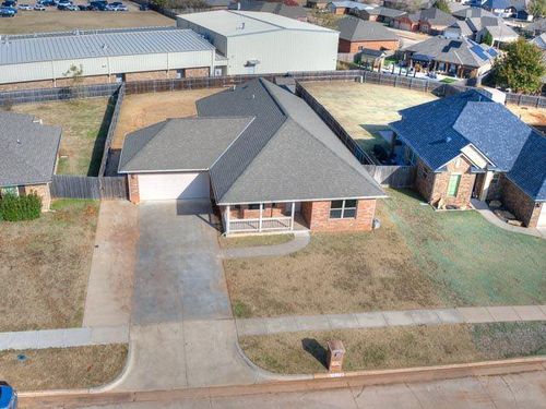 1517 Se 6th St, Moore, OK, 73160-8211 | Card Image