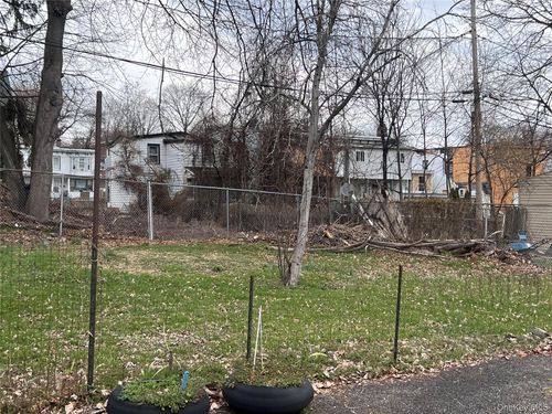 290 1st St, Newburgh, NY, 12550-4835 | Card Image