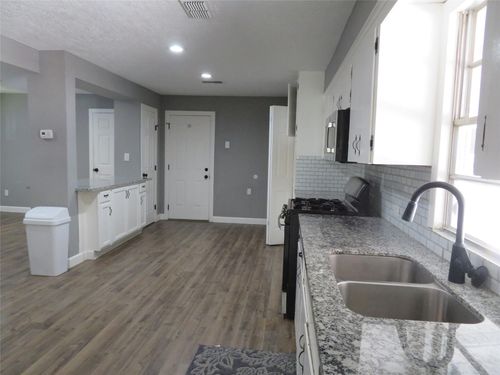 402 S 72nd St, Houston, TX, 77011-4805 | Card Image
