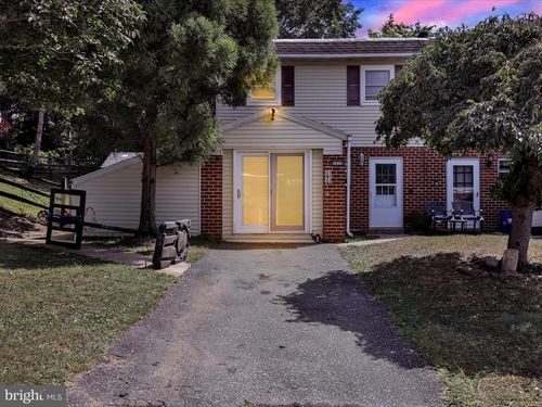 1212 Deer Run, READING, PA, 19606-1131 | Card Image
