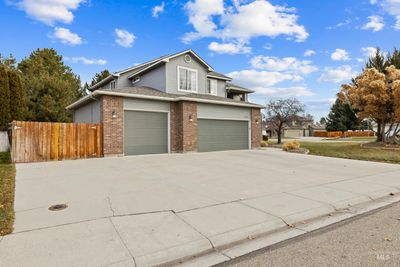 2216 E El Jay Court, House other with 3 bedrooms, 3 bathrooms and 3 parking in Nampa ID | Image 3