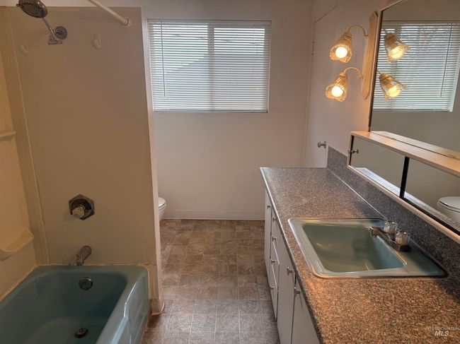 727 Jefferson Ave, Home with 6 bedrooms, 2 bathrooms and null parking in Pocatello ID | Image 8