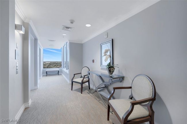 Owner's Lobby ~ 3 units per floor | Image 15