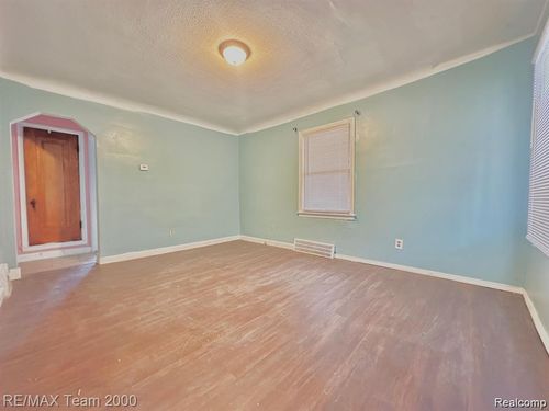 7725 Rosemont Ave, Detroit, MI, 48228-5428 | Card Image