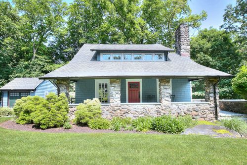 8 Rebel Ln, Darien, CT, 06820-5529 | Card Image