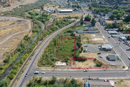 105 First Street, Phoenix, OR, 97535 | Card Image