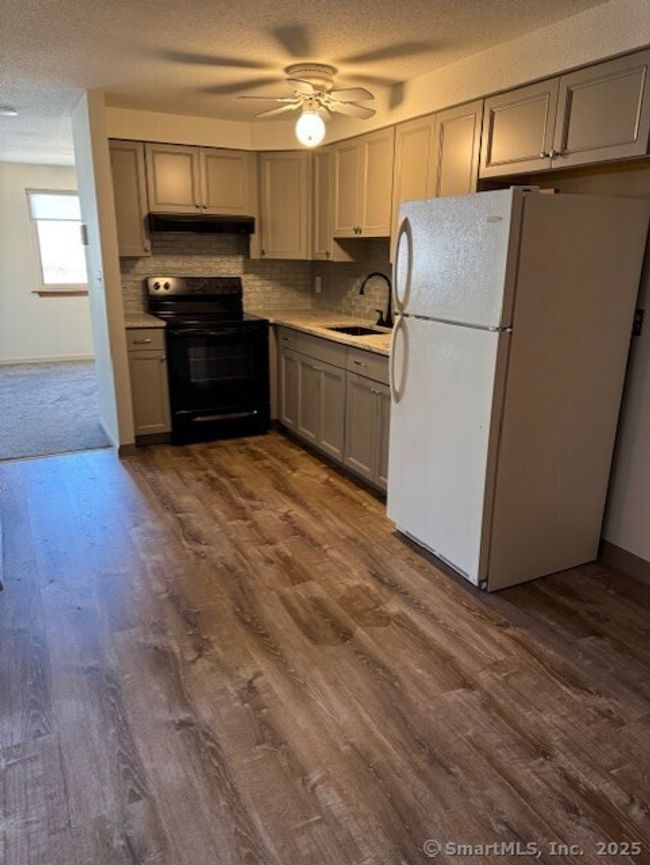 2 - 346 S Main St, Home with 2 bedrooms, 1 bathrooms and 1 parking in Middletown CT | Image 4