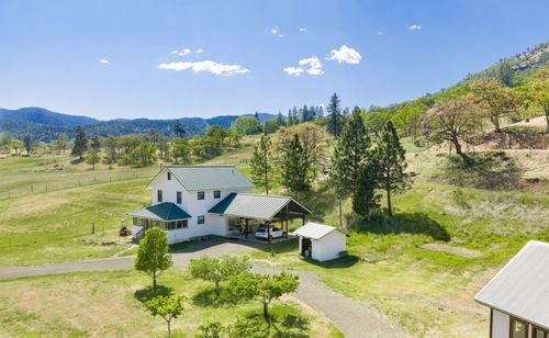 2245 Colestin Rd, Ashland, OR, 97520-8793 | Card Image
